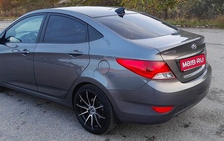 Hyundai Solaris II рестайлинг, 2011 год, 1 350 000 рублей, 8 фотография