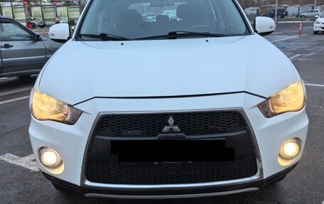 Mitsubishi Outlander III рестайлинг 3, 2011 год, 1 330 000 рублей, 3 фотография