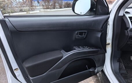 Mitsubishi Outlander III рестайлинг 3, 2011 год, 1 330 000 рублей, 25 фотография