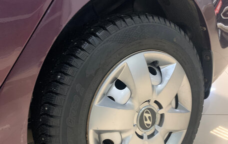 Hyundai Solaris II рестайлинг, 2011 год, 565 000 рублей, 21 фотография