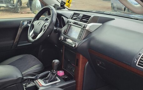 Toyota Land Cruiser Prado 150 рестайлинг 2, 2014 год, 3 050 000 рублей, 14 фотография