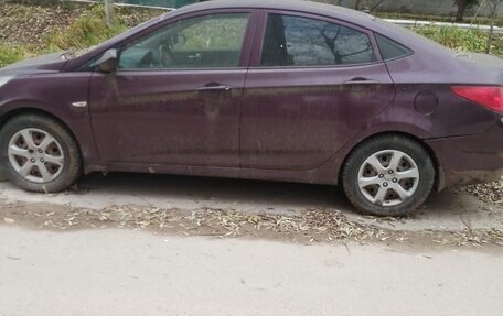 Hyundai Solaris II рестайлинг, 2011 год, 560 000 рублей, 2 фотография