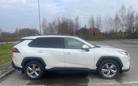 Toyota RAV4, 2021 год, 3 000 000 рублей, 2 фотография