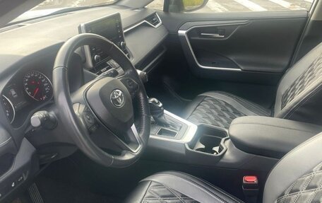 Toyota RAV4, 2021 год, 3 000 000 рублей, 9 фотография