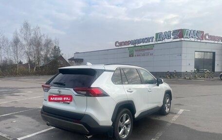 Toyota RAV4, 2021 год, 3 000 000 рублей, 5 фотография