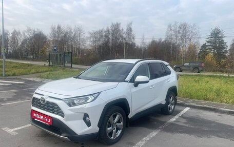 Toyota RAV4, 2021 год, 3 000 000 рублей, 4 фотография