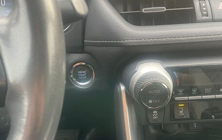 Toyota RAV4, 2021 год, 3 000 000 рублей, 21 фотография