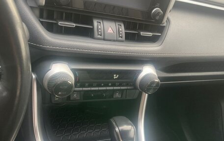 Toyota RAV4, 2021 год, 3 000 000 рублей, 19 фотография