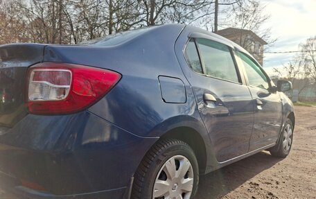 Renault Logan II, 2015 год, 900 000 рублей, 2 фотография