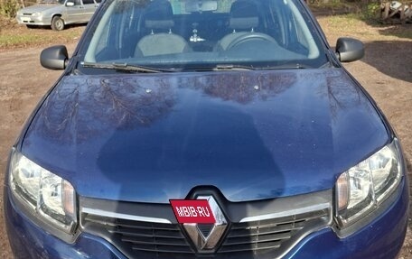 Renault Logan II, 2015 год, 900 000 рублей, 4 фотография