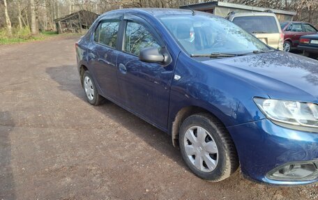 Renault Logan II, 2015 год, 900 000 рублей, 10 фотография