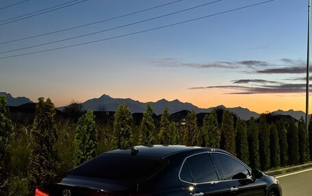 Toyota Camry, 2018 год, 2 650 000 рублей, 2 фотография