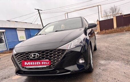 Hyundai Solaris II рестайлинг, 2021 год, 1 650 000 рублей, 4 фотография