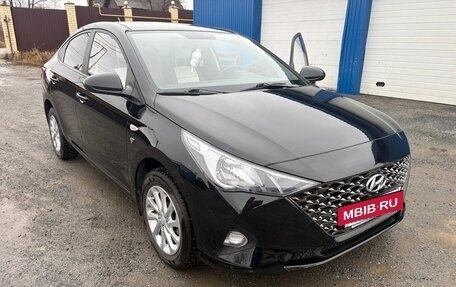 Hyundai Solaris II рестайлинг, 2021 год, 1 650 000 рублей, 2 фотография