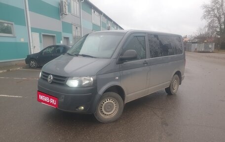Volkswagen Caravelle T5, 2014 год, 1 850 000 рублей, 2 фотография