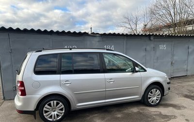 Volkswagen Touran III, 2010 год, 780 000 рублей, 1 фотография