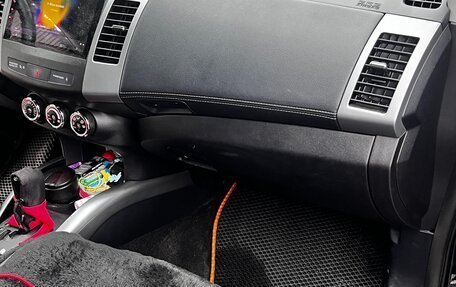 Mitsubishi Outlander III рестайлинг 3, 2011 год, 1 100 000 рублей, 15 фотография