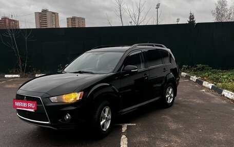 Mitsubishi Outlander III рестайлинг 3, 2011 год, 1 100 000 рублей, 2 фотография