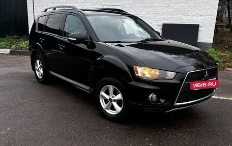 Mitsubishi Outlander III рестайлинг 3, 2011 год, 1 100 000 рублей, 3 фотография