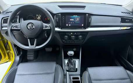 Skoda Kamiq I, 2022 год, 1 900 001 рублей, 10 фотография