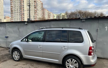 Volkswagen Touran III, 2010 год, 780 000 рублей, 5 фотография