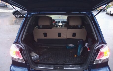 Mitsubishi Outlander III рестайлинг 3, 2004 год, 700 000 рублей, 6 фотография