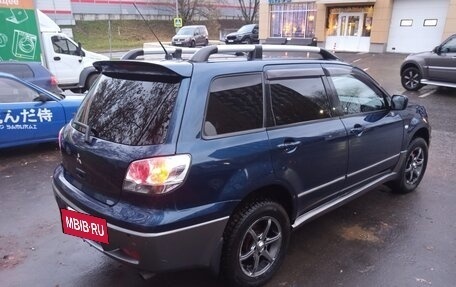 Mitsubishi Outlander III рестайлинг 3, 2004 год, 700 000 рублей, 4 фотография