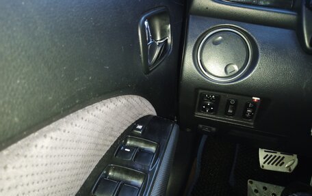 Mitsubishi Outlander III рестайлинг 3, 2004 год, 700 000 рублей, 13 фотография