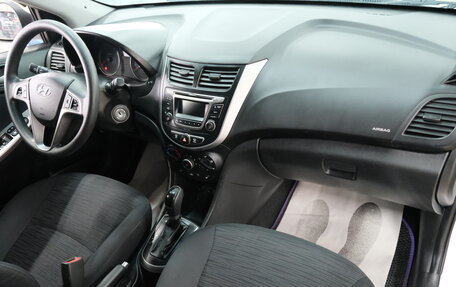 Hyundai Solaris II рестайлинг, 2015 год, 889 000 рублей, 19 фотография