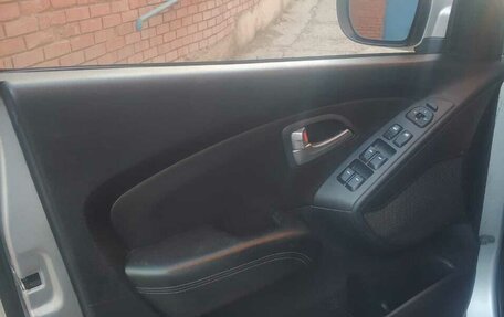 Hyundai ix35 I рестайлинг, 2012 год, 1 100 000 рублей, 10 фотография