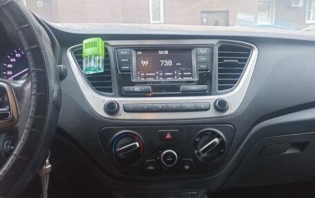 Hyundai Solaris II рестайлинг, 2017 год, 575 000 рублей, 5 фотография