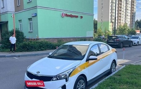 KIA Rio IV, 2020 год, 1 000 000 рублей, 2 фотография