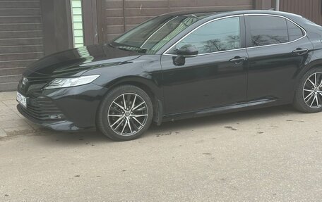 Toyota Camry, 2019 год, 2 000 000 рублей, 2 фотография