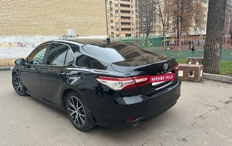Toyota Camry, 2019 год, 2 000 000 рублей, 3 фотография