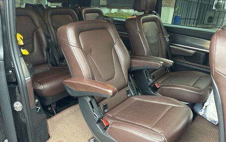 Mercedes-Benz V-Класс, 2018 год, 6 500 000 рублей, 8 фотография