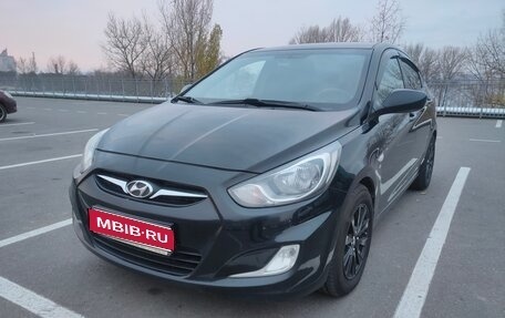 Hyundai Solaris II рестайлинг, 2013 год, 740 000 рублей, 1 фотография