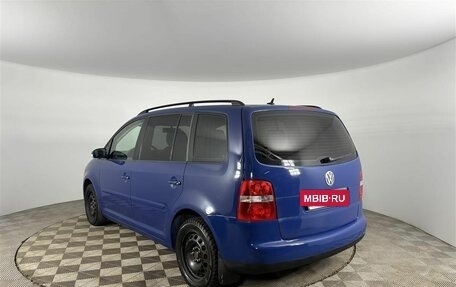 Volkswagen Touran III, 2005 год, 549 000 рублей, 3 фотография