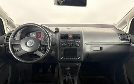 Volkswagen Touran III, 2005 год, 549 000 рублей, 11 фотография