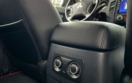 Mitsubishi Pajero IV, 2012 год, 2 090 000 рублей, 10 фотография