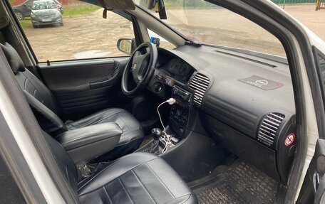 Opel Zafira A рестайлинг, 2000 год, 200 000 рублей, 10 фотография