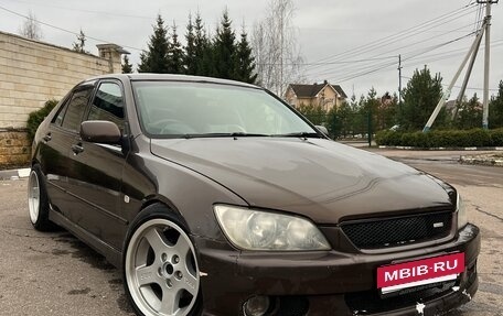 Toyota Altezza, 2001 год, 750 000 рублей, 2 фотография