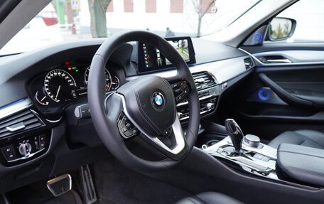 BMW 5 серия, 2018 год, 3 150 000 рублей, 16 фотография