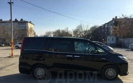 Toyota Esquire I, 2015 год, 2 200 000 рублей, 15 фотография