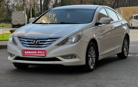 Hyundai Sonata VI, 2011 год, 700 000 рублей, 1 фотография