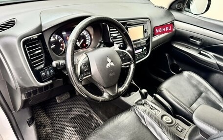 Mitsubishi Outlander III рестайлинг 3, 2013 год, 1 349 000 рублей, 10 фотография