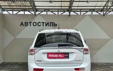 Mitsubishi Outlander III рестайлинг 3, 2013 год, 1 349 000 рублей, 9 фотография