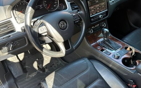 Volkswagen Touareg III, 2011 год, 1 900 000 рублей, 2 фотография