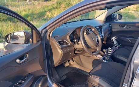 Hyundai Solaris II рестайлинг, 2018 год, 1 300 000 рублей, 4 фотография