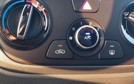 Hyundai Solaris II рестайлинг, 2018 год, 1 300 000 рублей, 6 фотография