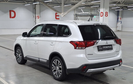 Mitsubishi Outlander III рестайлинг 3, 2015 год, 1 750 000 рублей, 8 фотография